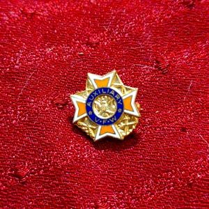 Auxiliary VFW lapel pin / brooch